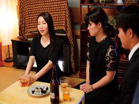 妻の母が未亡人となって三年目の夜 寂しげなその喪服姿の義母を抱きしめずにはいられなかった 妃ひかり サンプル動画サムネイル